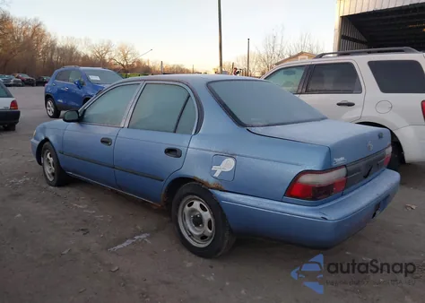 1996 Toyota Corolla z USA, uszkodzony, nr VIN 1NXBA02E9TZ453539